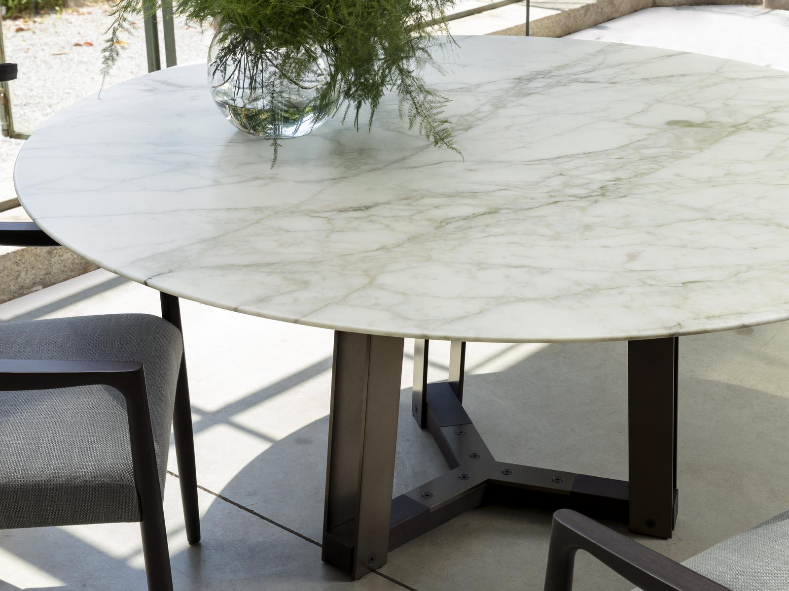 SHIBUMI Round Calacatta marble table