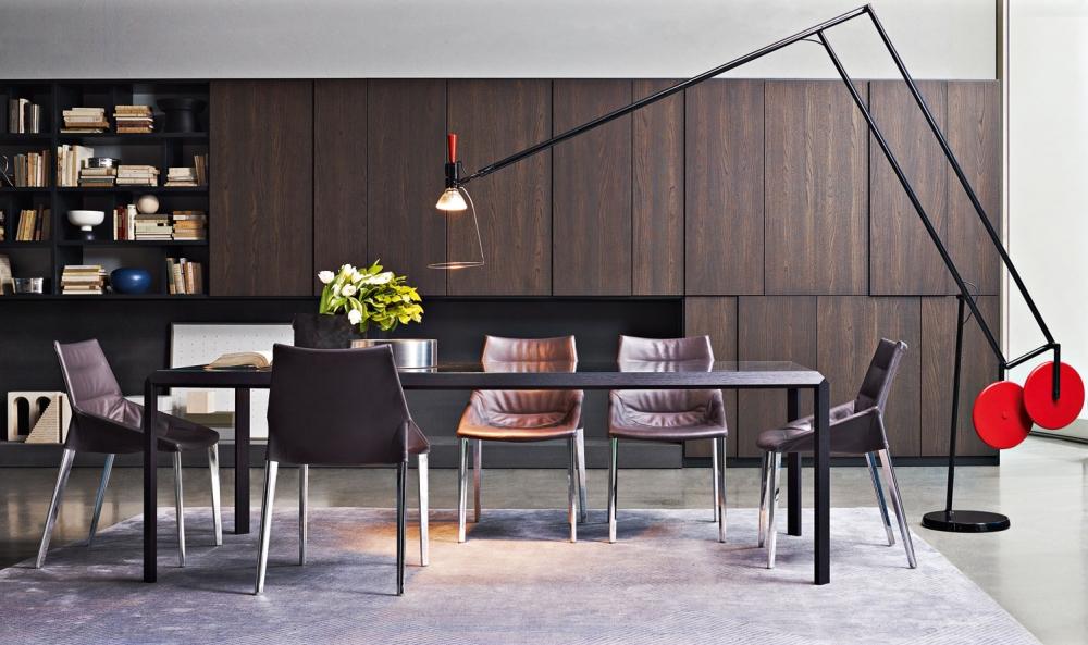 OUTLINE Ergonomic upholstered leather chair