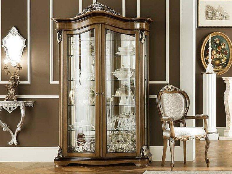 13123 Wooden display cabinet