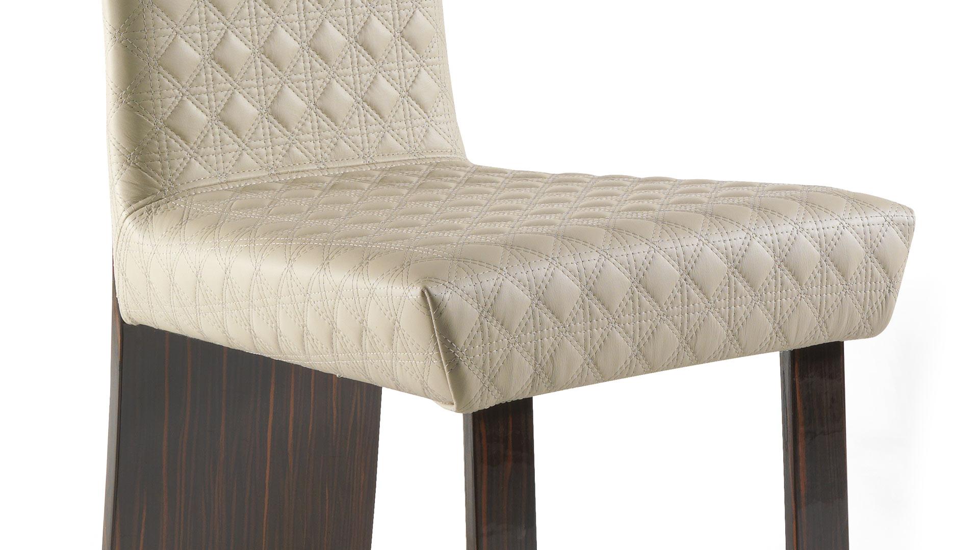 NEW YORK Upholstered leather chair