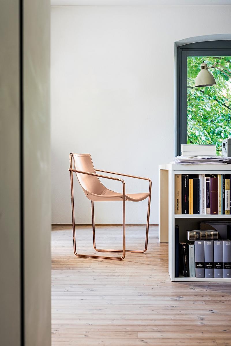 APELLE P Sled base tanned leather chair with armrests