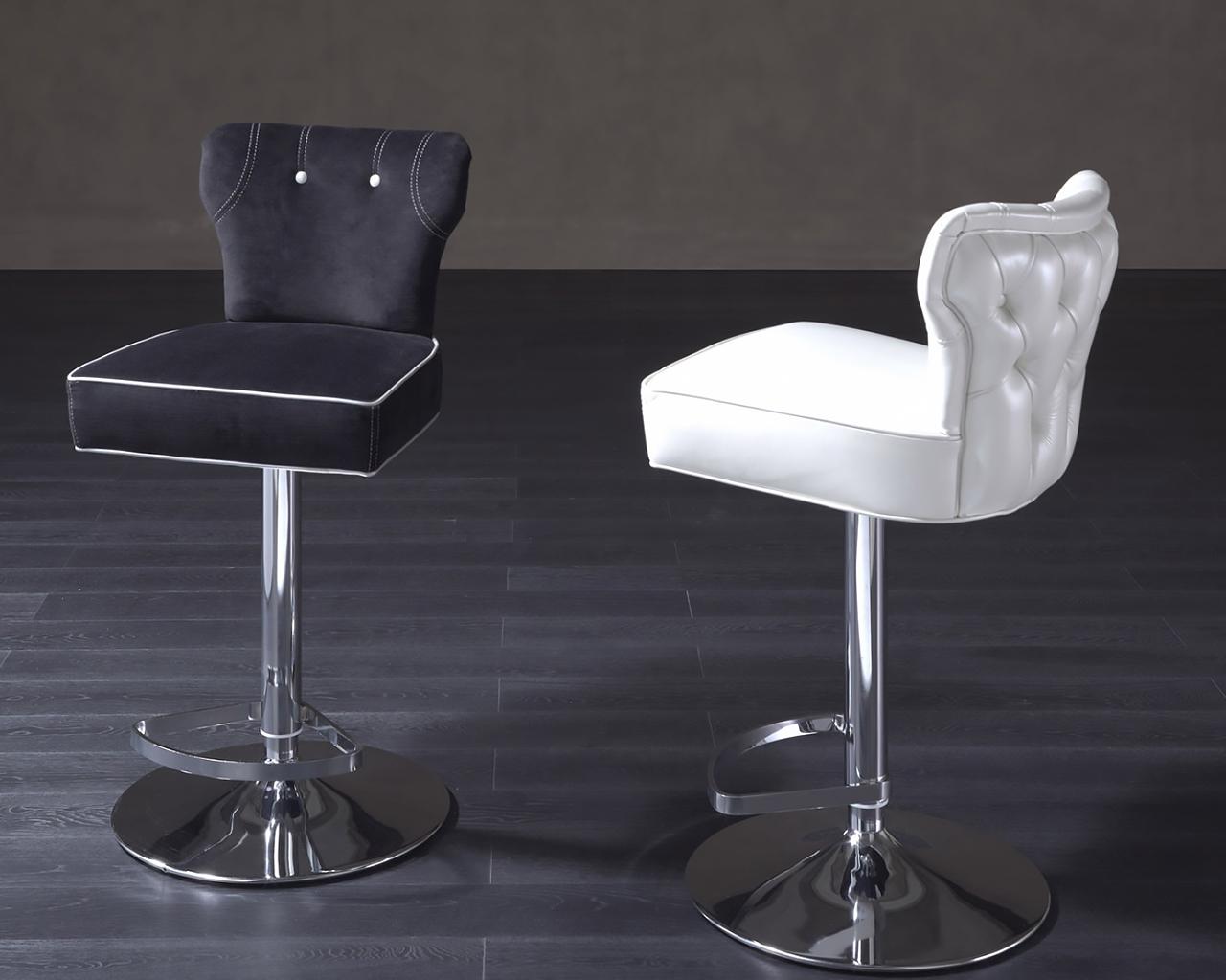 GUENDALINA Leather bar chair in a classic style