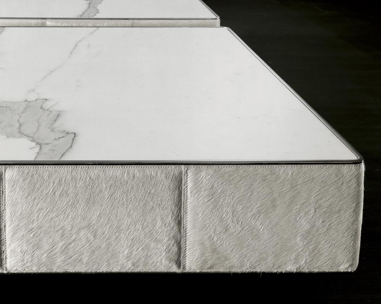 HUGO Marble coffee table in a classic style