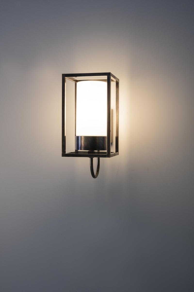 CUBIC Wall lamp with arch support