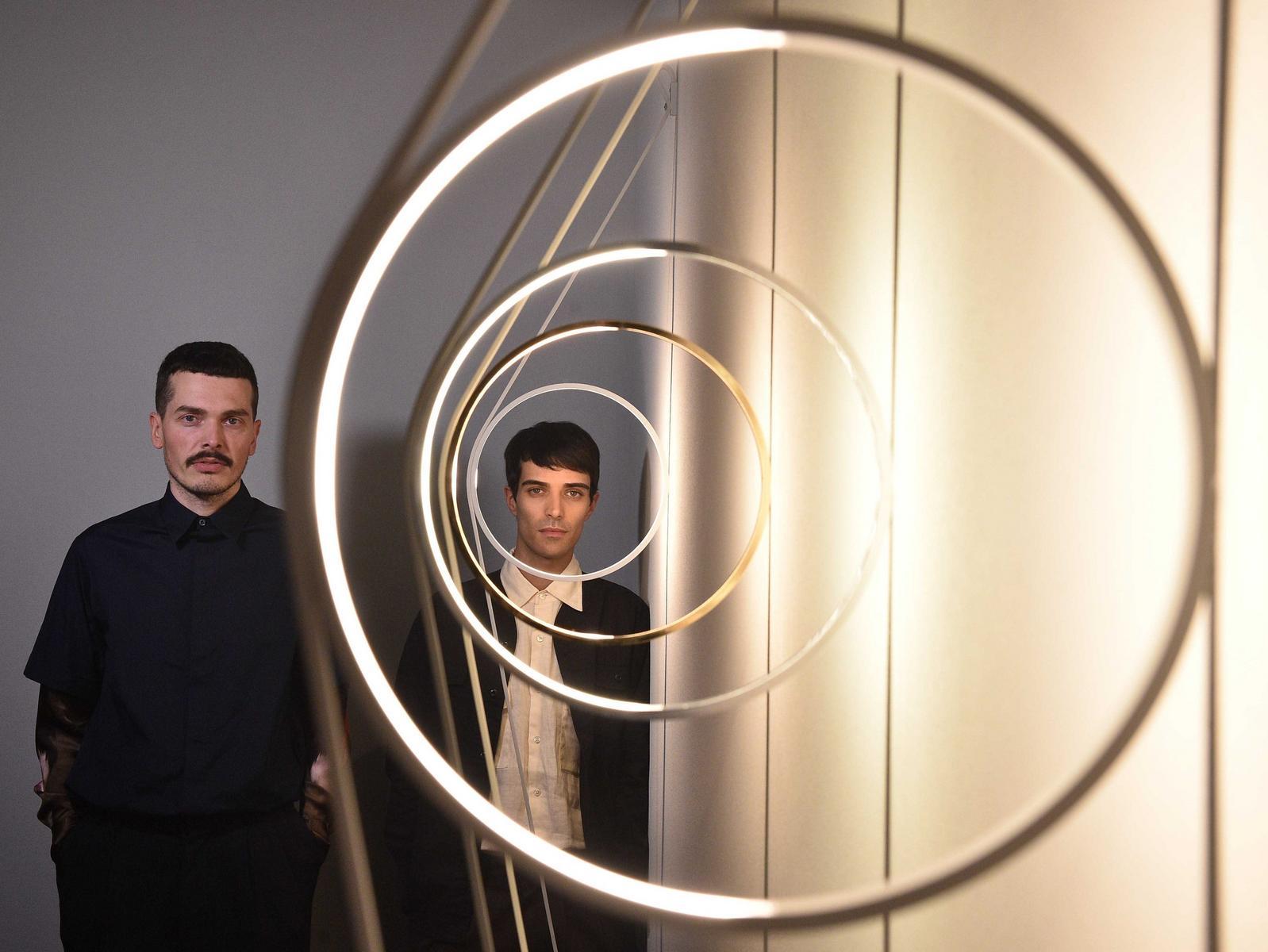 WIRERING LED indirect light wall lamp