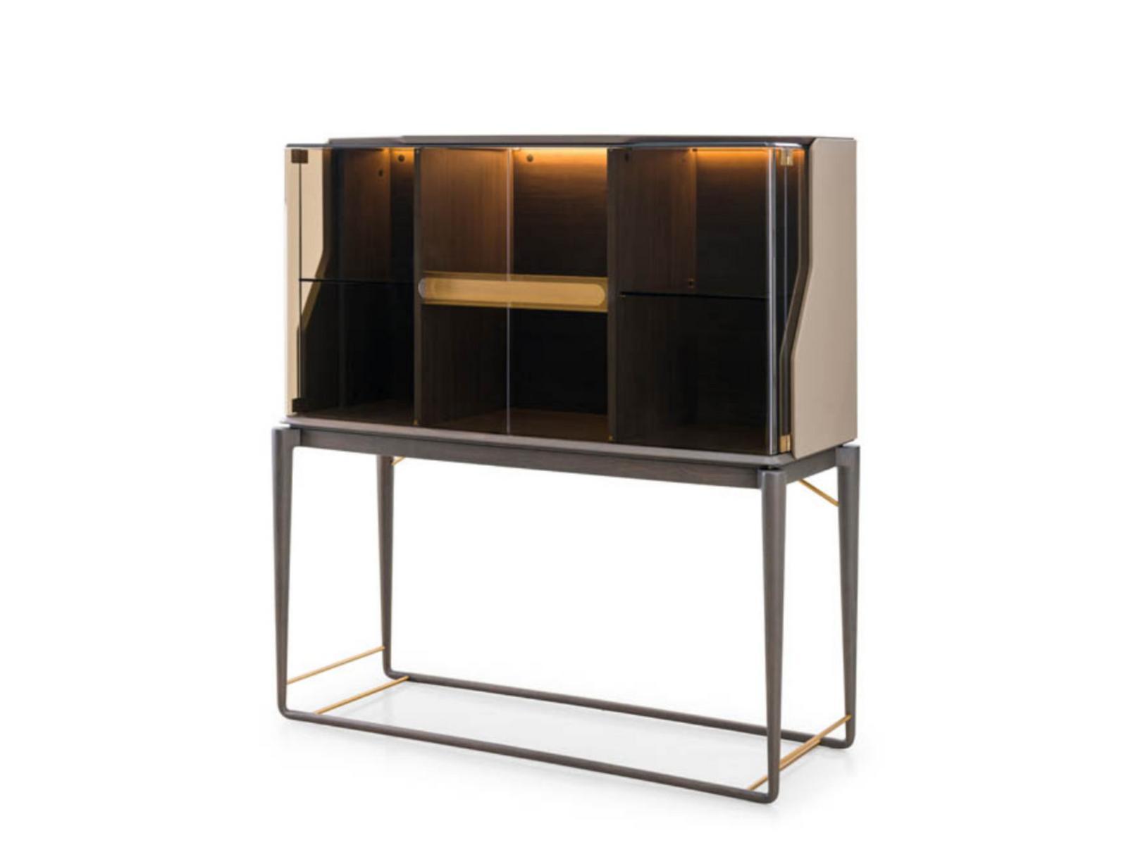 VINE Display cabinet with integrated lighting