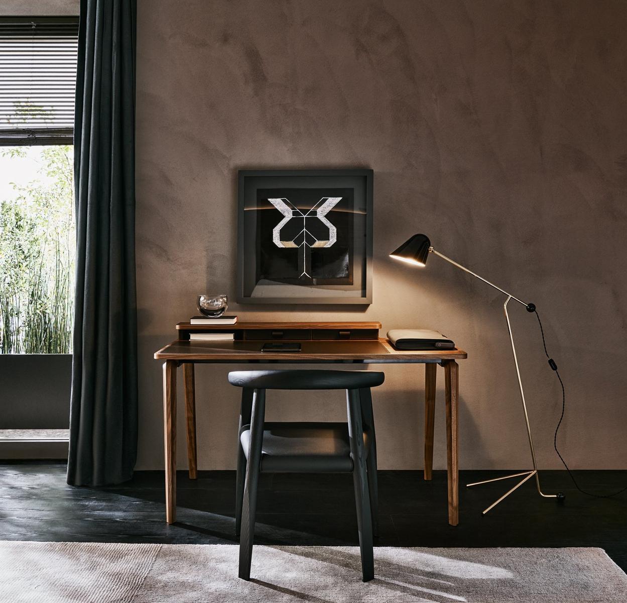 NOTE Wooden writing desk with drawers