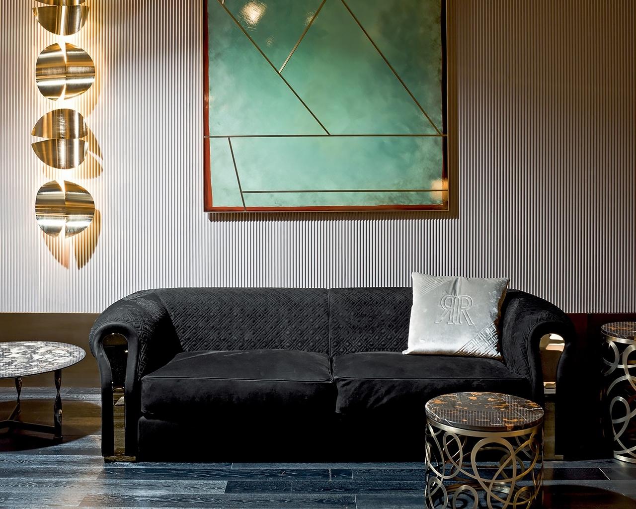 AMNESIA Leather sofa in a classic style