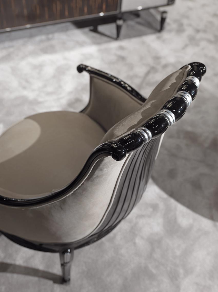 THE MAJESTIC Upholstered leather chair with armrests