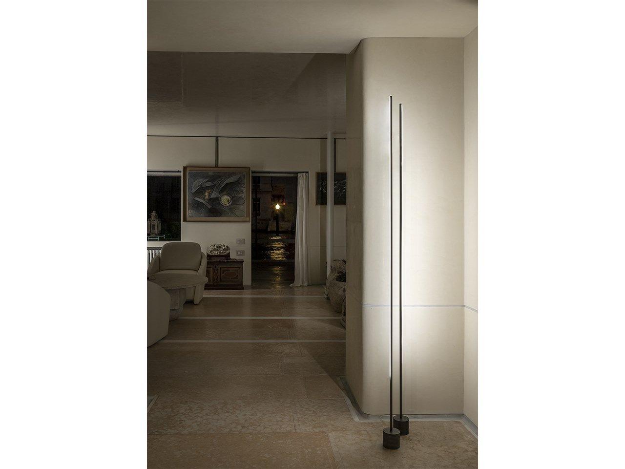 ESSENTIAL LED metal floor lamp