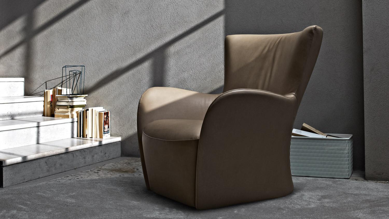 MANDRAGUE Bergere leather armchair with armrests