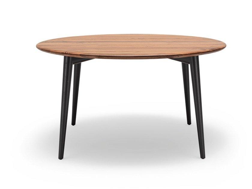 900 Round solid wood table