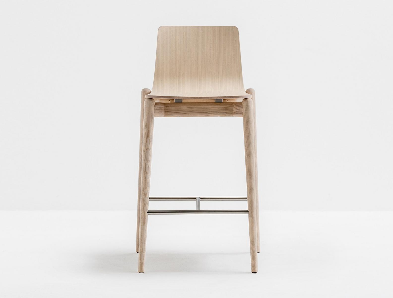 MALMÖ 236 High wooden stool with footrest