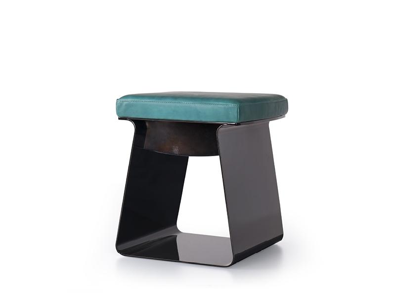 CLIO Low stool with integrated cushion