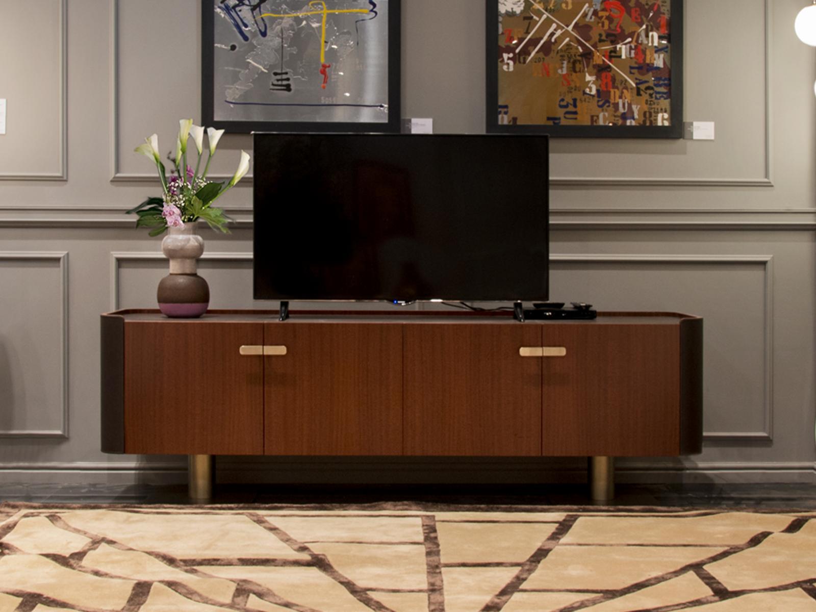 OVERSEAS Sideboard with doors
