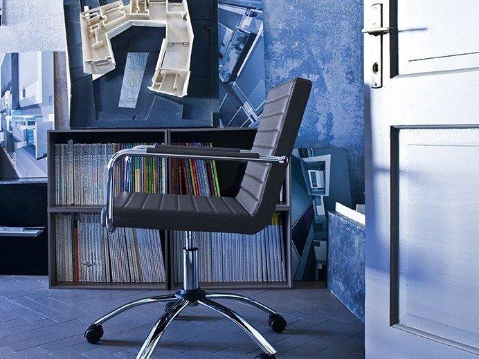 H5 DP-LR Chair with 5-spoke base with armrests with castors