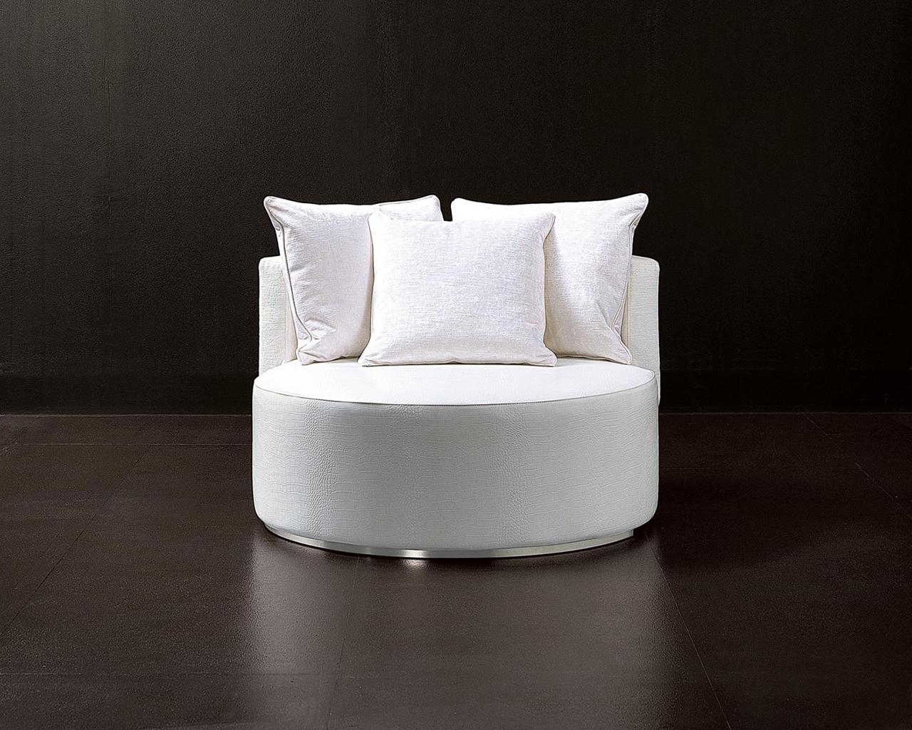 LOVE SEAT Fabric pouf in a luxury style