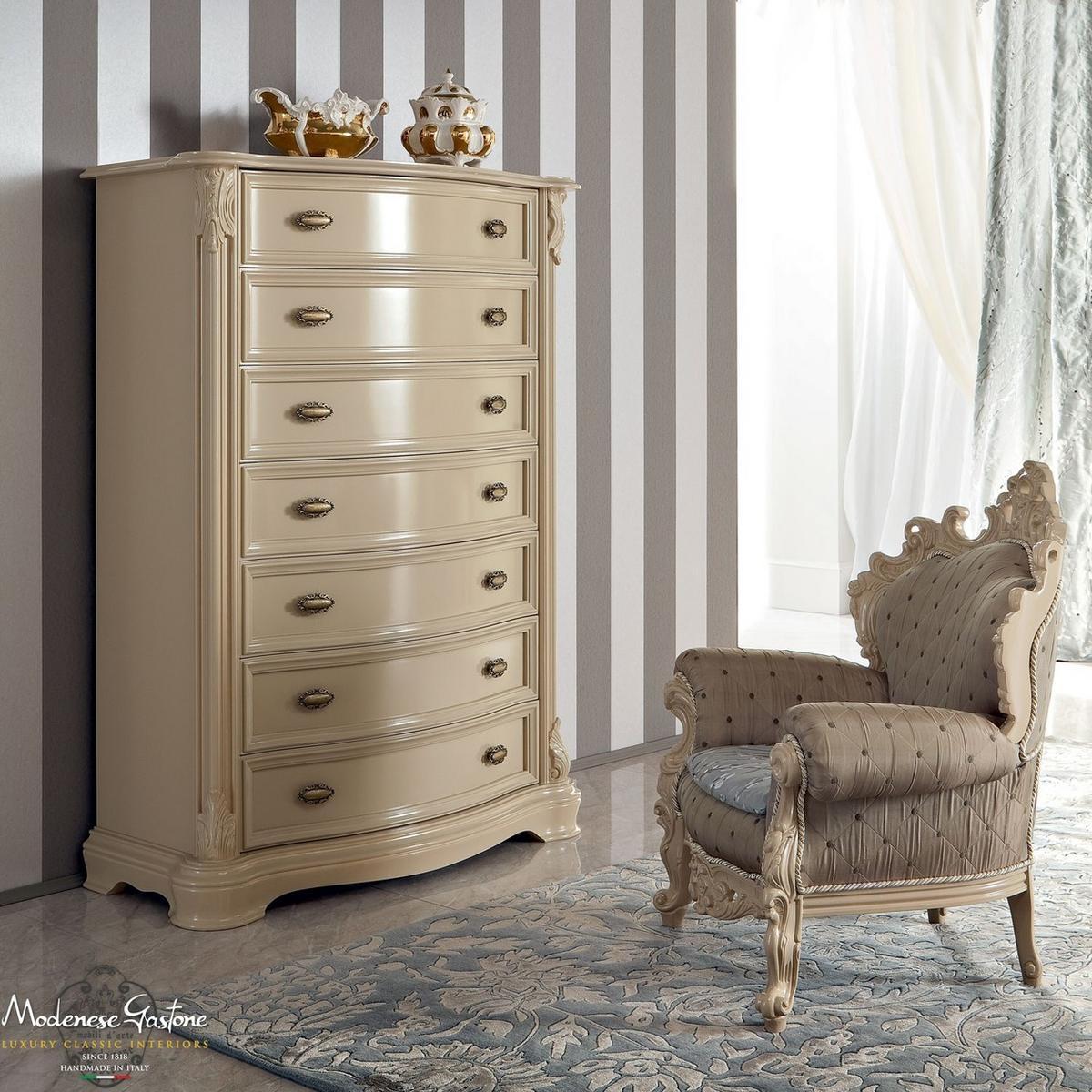 13435 Tufted armchair
