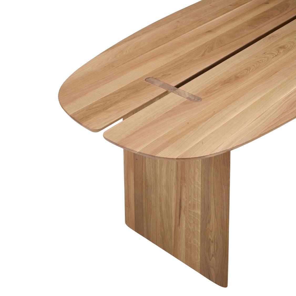 INTERVALLE Oval solid wood dining table