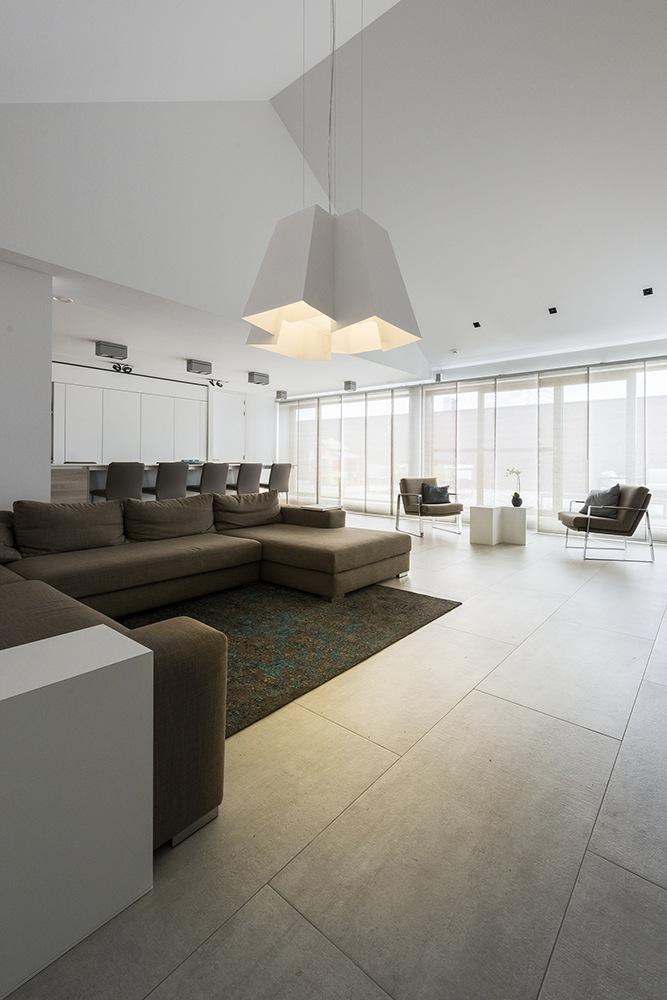 SOBERBIA Metal pendant lamp in a contemporary style