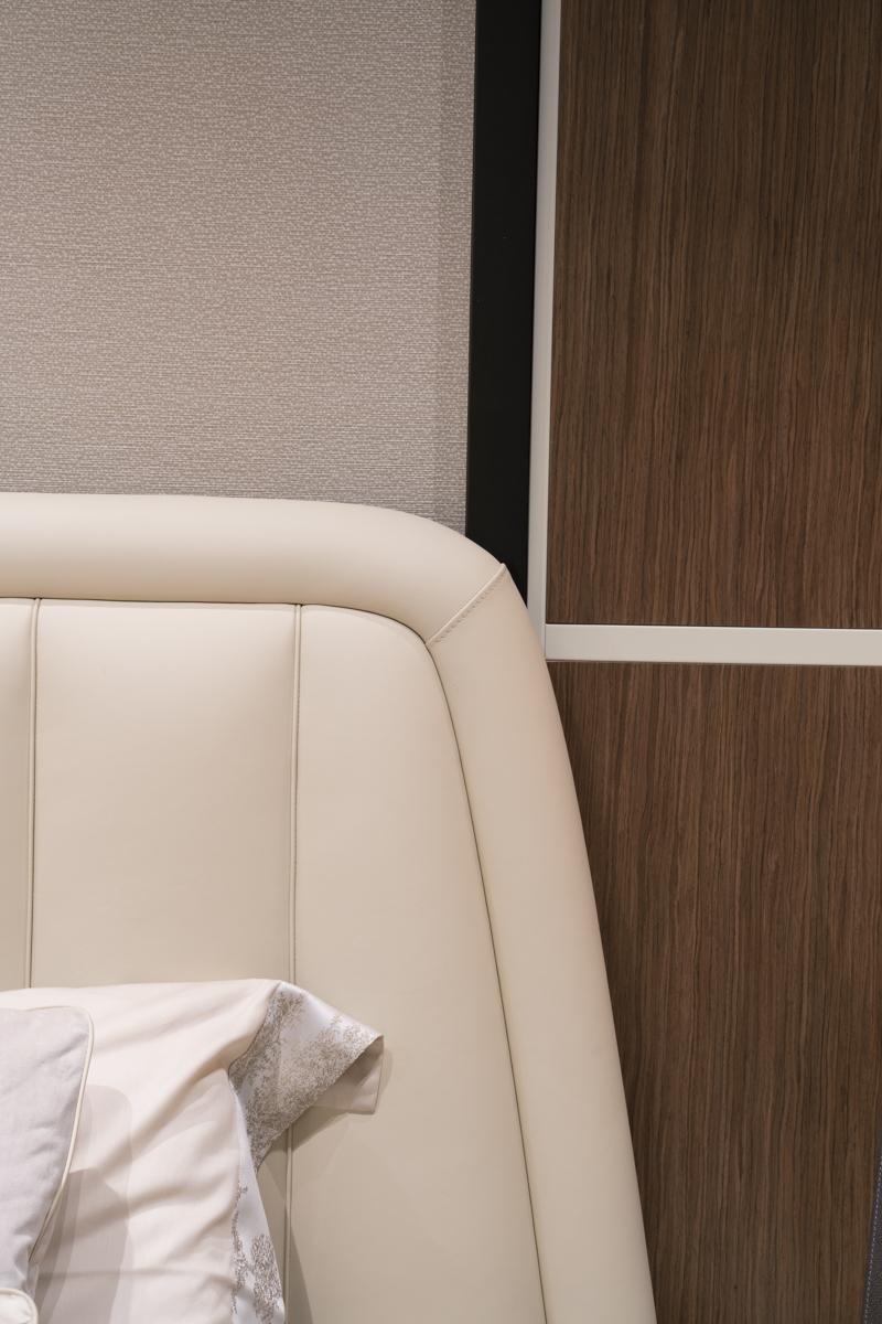 BERNINI Upholstered leather king size bed