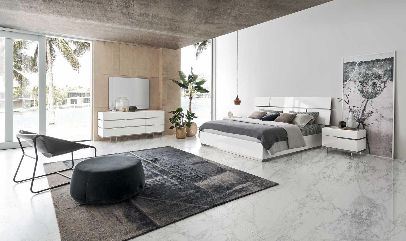 ARTEMIDE Lacquered bedroom set