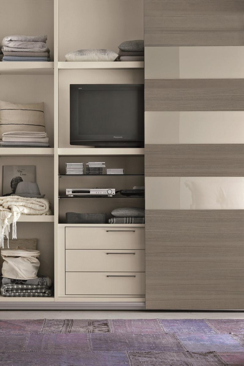 LOGICA Sectional wooden walk-in wardrobe