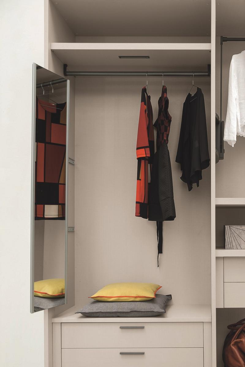 LOGICA Sectional wooden walk-in wardrobe
