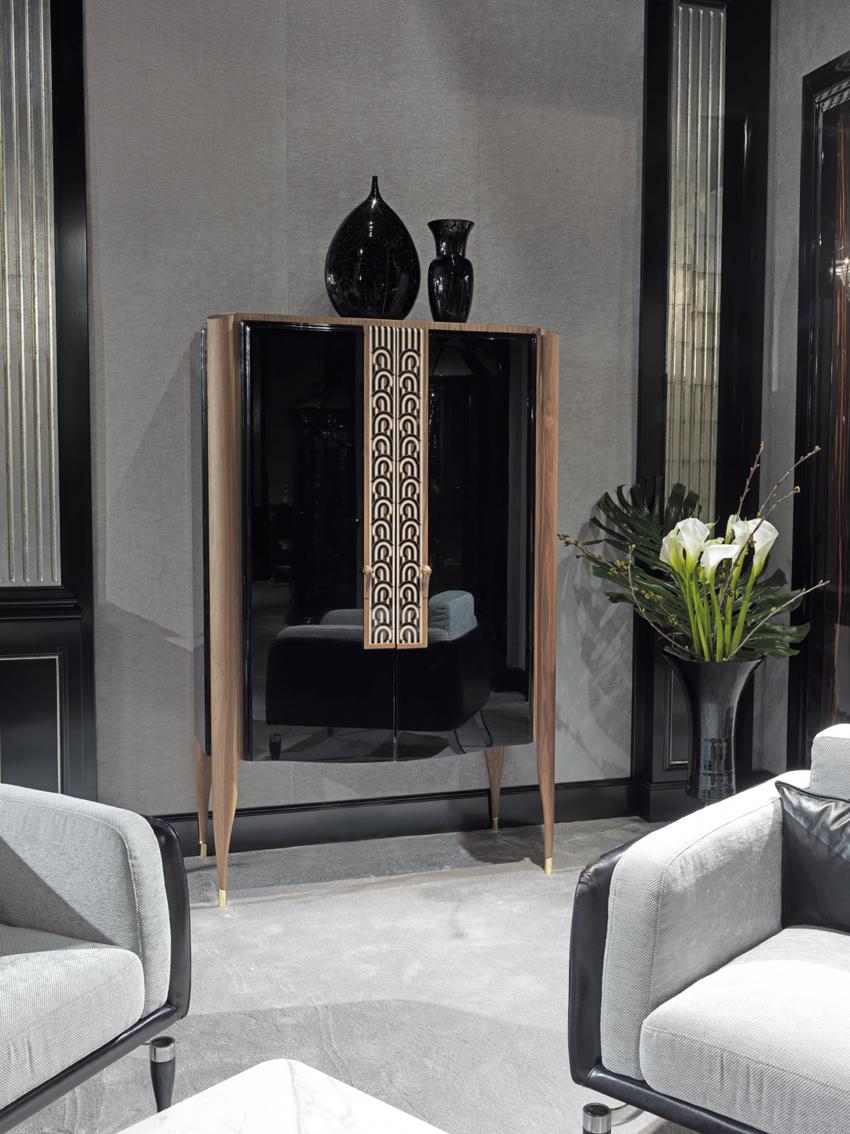 LEXINGTON AVENUE Wooden bar cabinet with integrated lighting