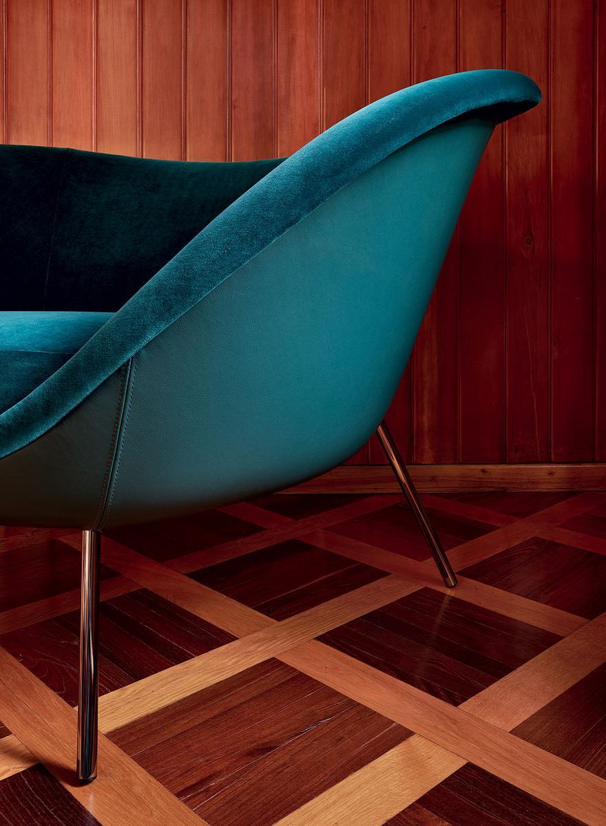D.154.2 Fabric armchair with armrests