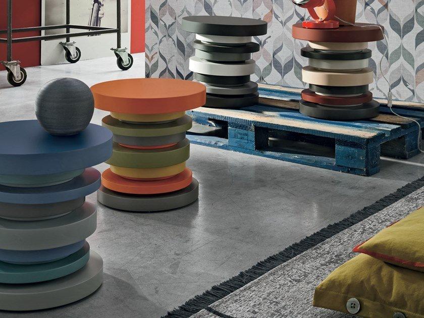 33 Round coffee table