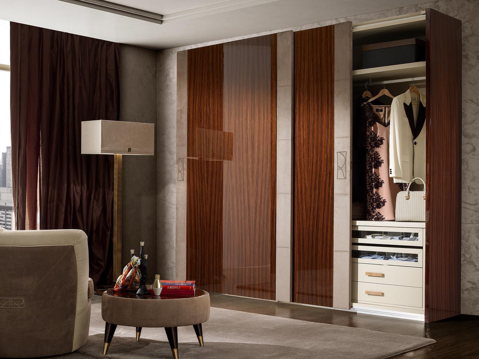 RICHMOND UPON THAMES Wardrobe with sliding doors