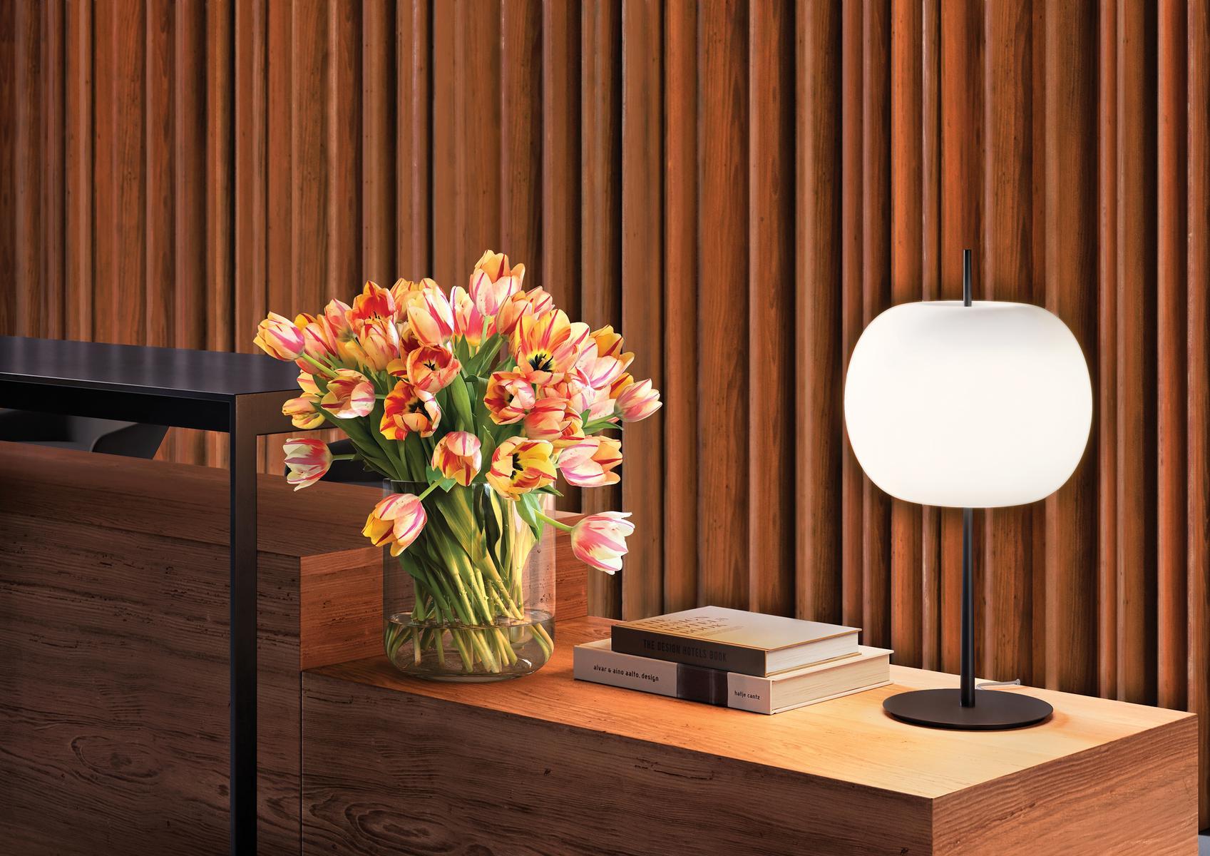 KUSHI XL Opal glass table lamp