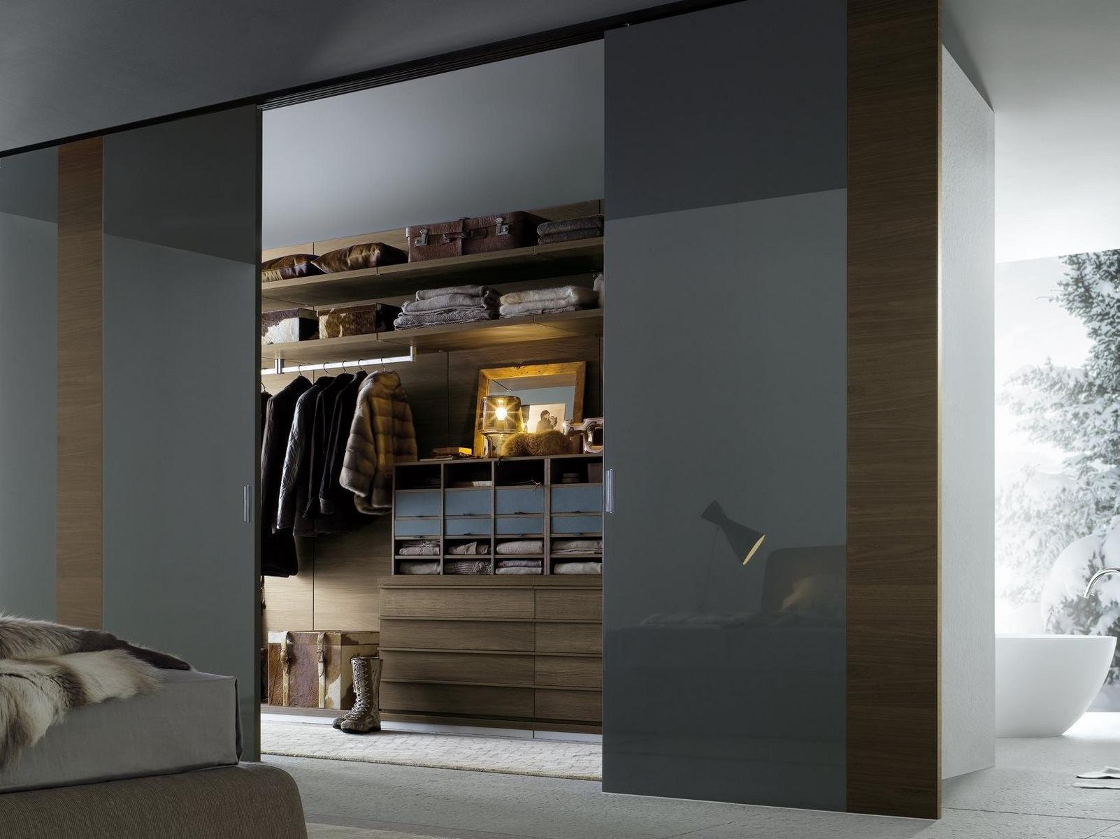 UBIK Sectional walk-in wardrobe