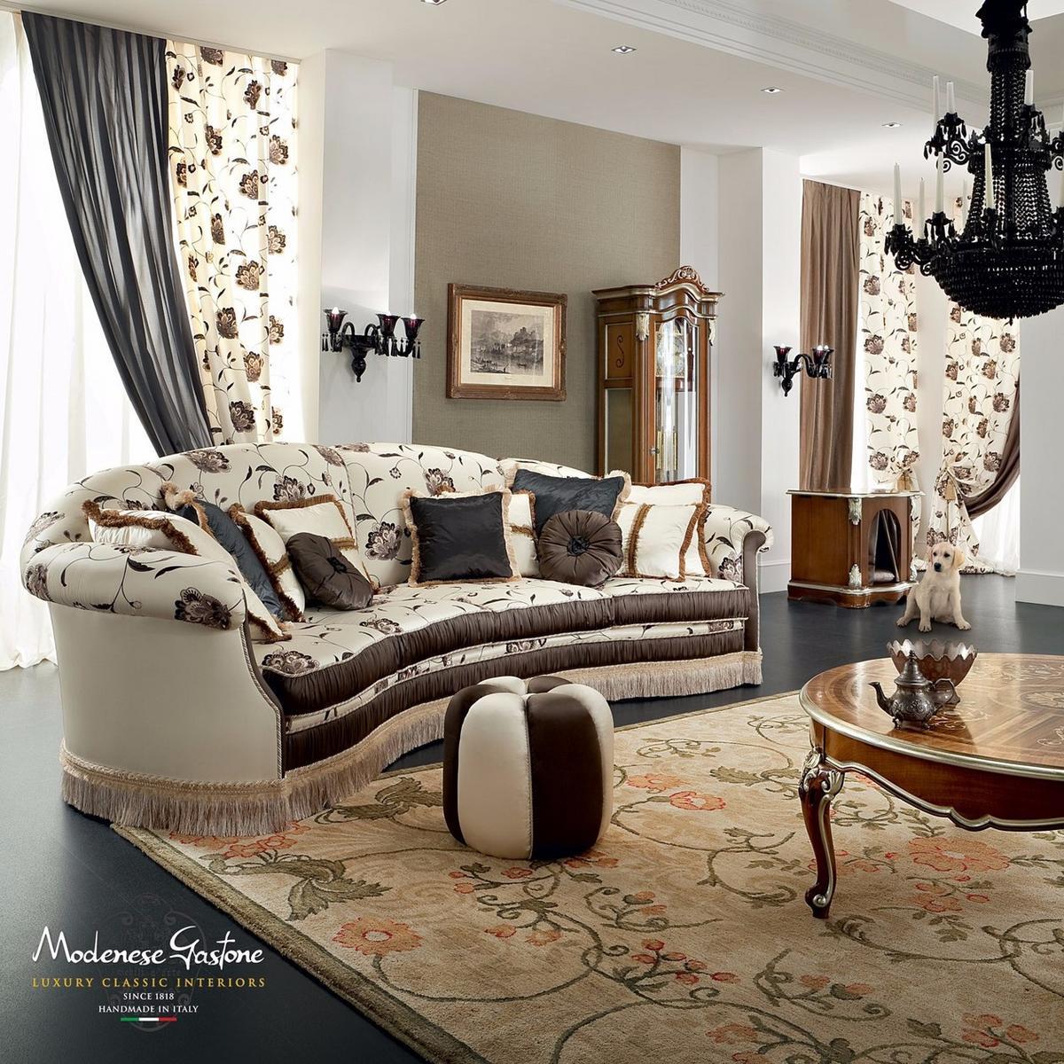 13527 Upholstered fabric pouf