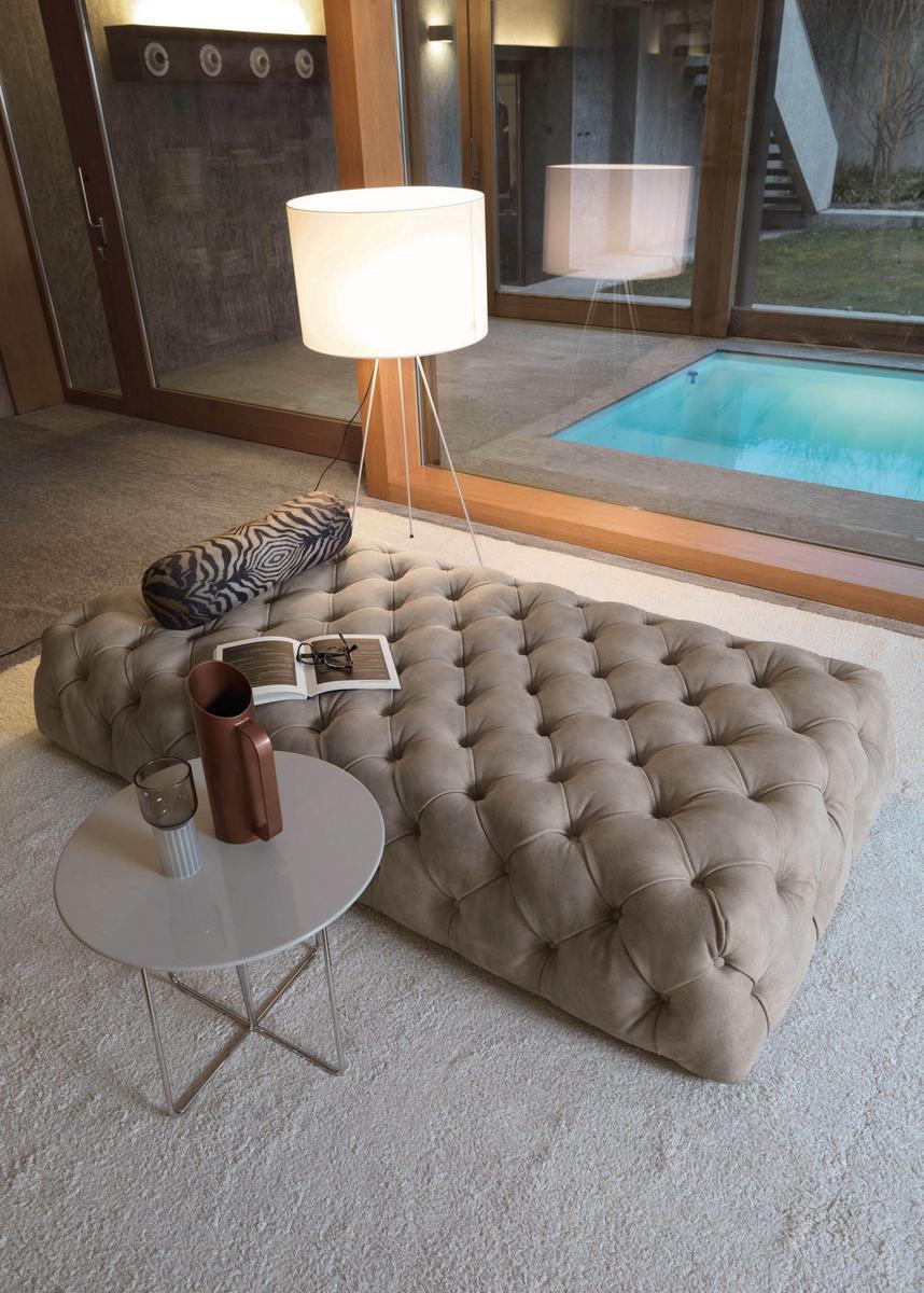 ROLLKING Tufted day bed