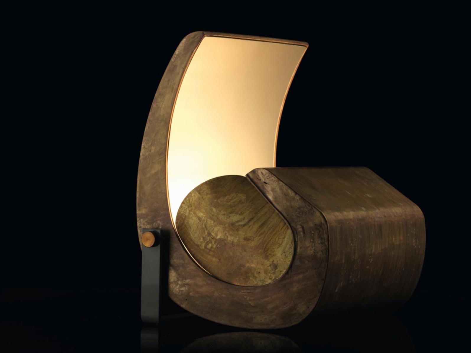 ESCARGOT Indirect light brass floor lamp
