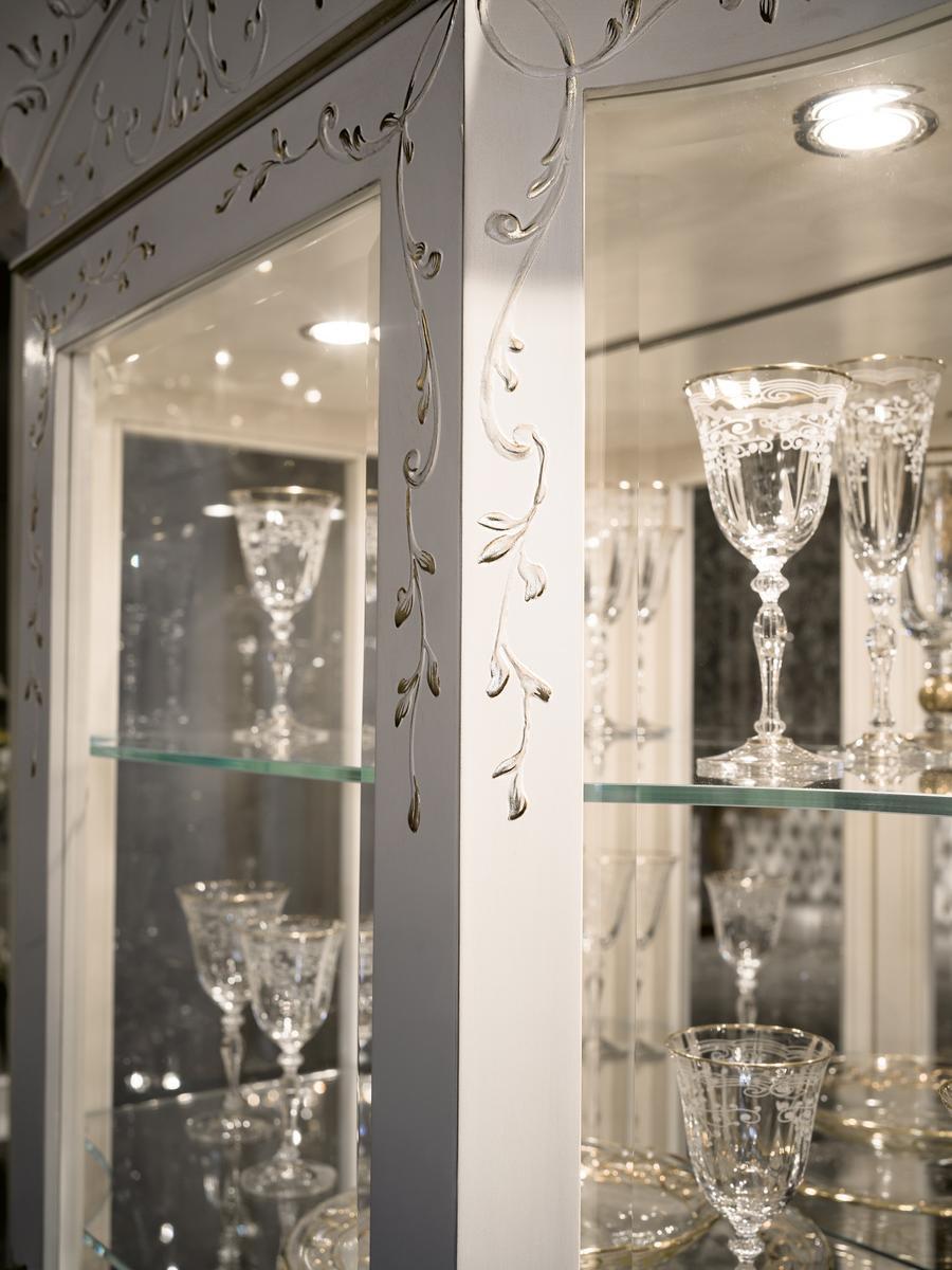 1433 Wood and glass display cabinet with integrated lighting
