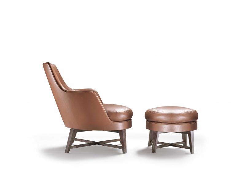 GUSCIO Leather armchair with armrests