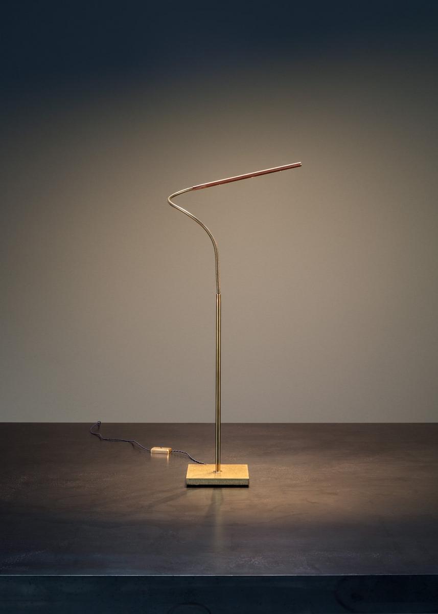 LOLA T LED desk lamp