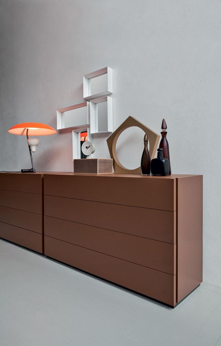 606 Wooden chest of drawers