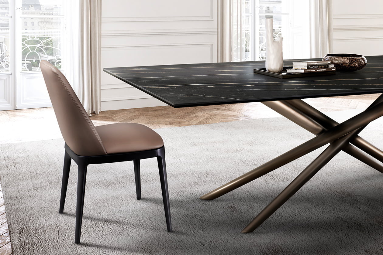 BALY Oval ceramic table in a modern style