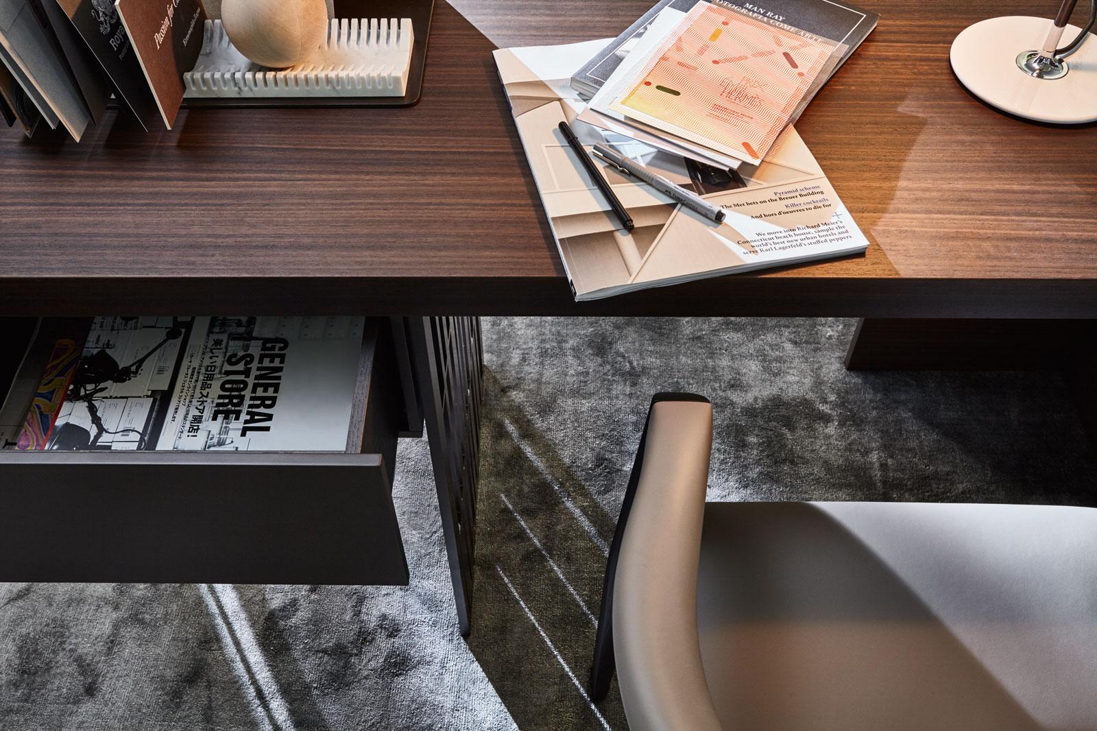 SCRIBA Wooden writing desk