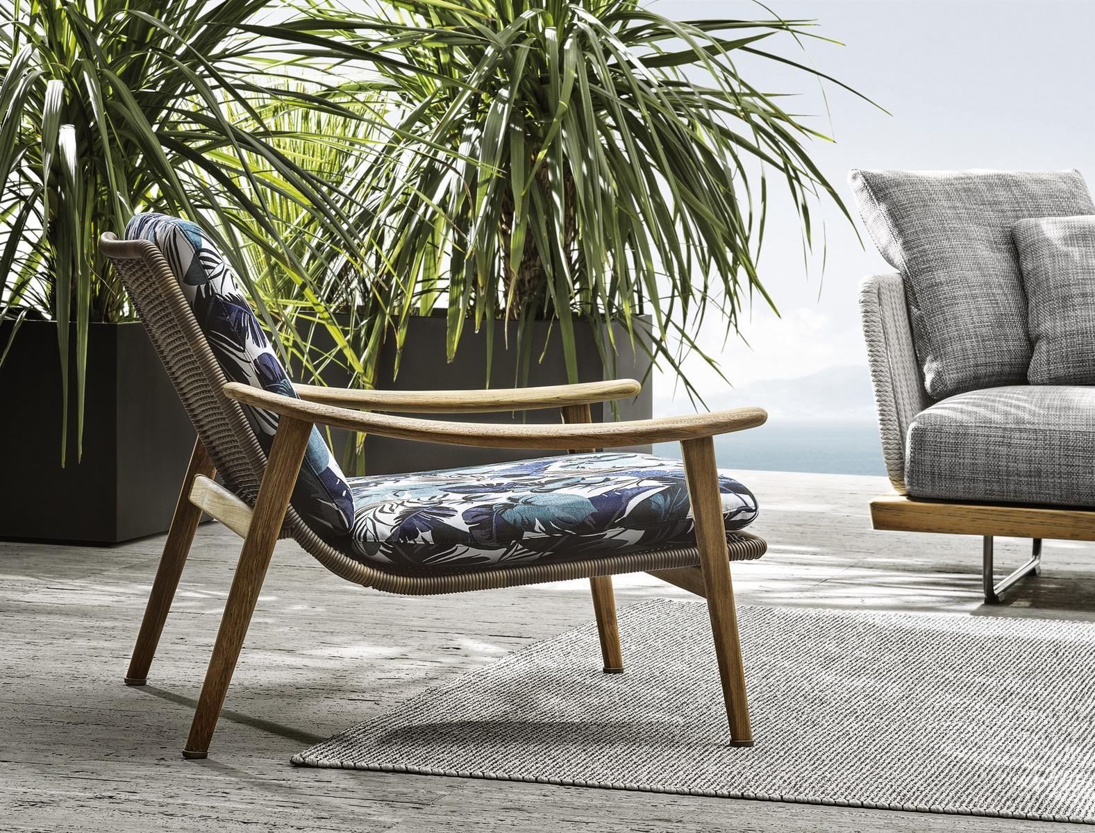 FYNN OUTDOOR Teak garden armchair with armrests