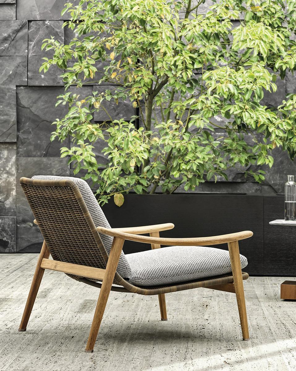 FYNN OUTDOOR Teak garden armchair with armrests