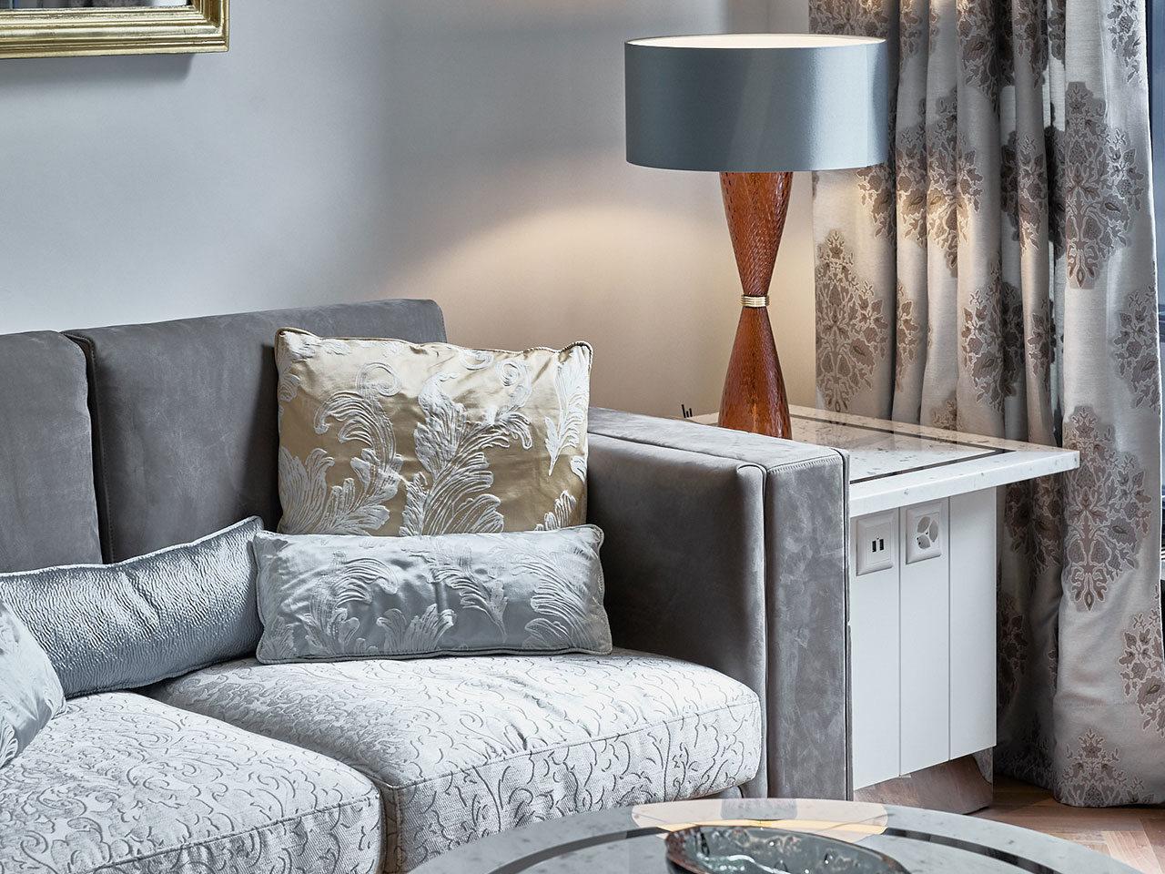 CHEERS 2400/LG Indirect light glass table lamp