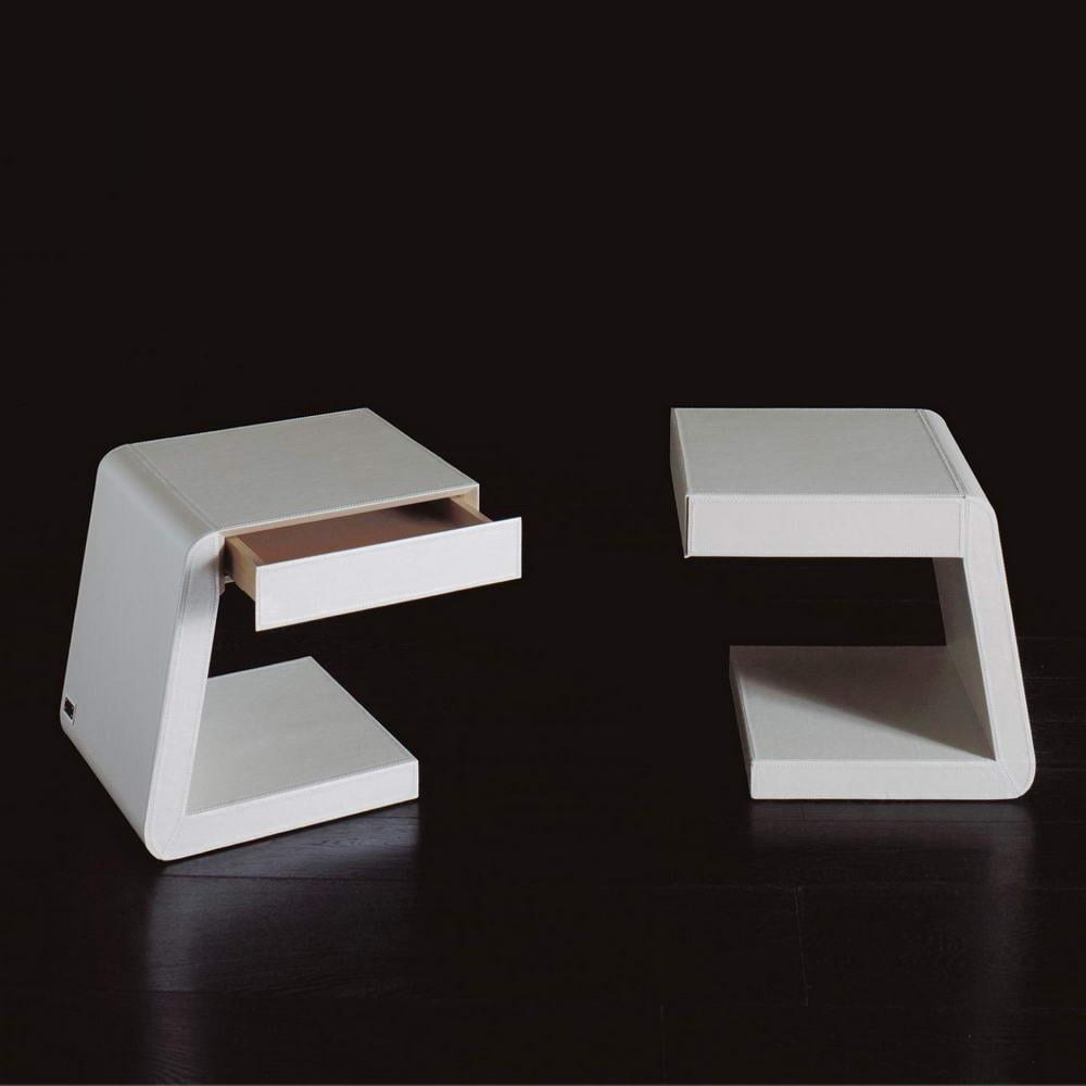 POKER Leather bedside table in a classic style with castors with drawers