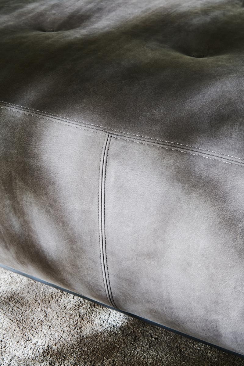 EUSTON Tufted square pouf