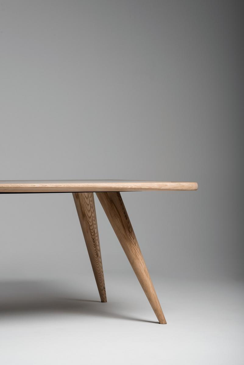 VERTIGO Rectangular cement and oak table
