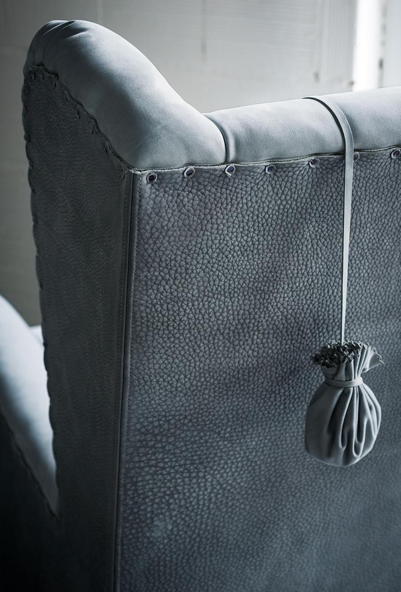 POCHETTE Leather armchair with armrests